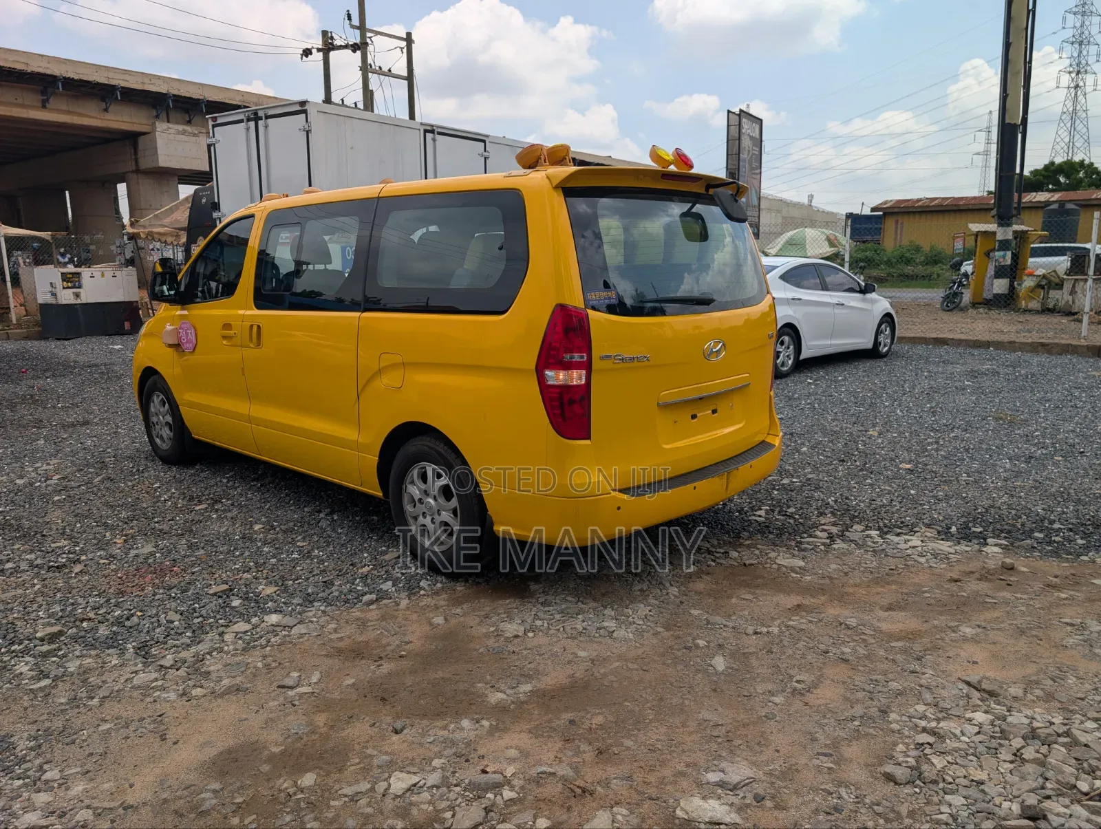 Hyundai Starex 2016 Yellow