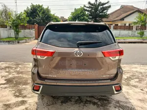 Toyota Highlander Limited 4x2 V6 (3.5L 6cyl 8A) 2018 Brown