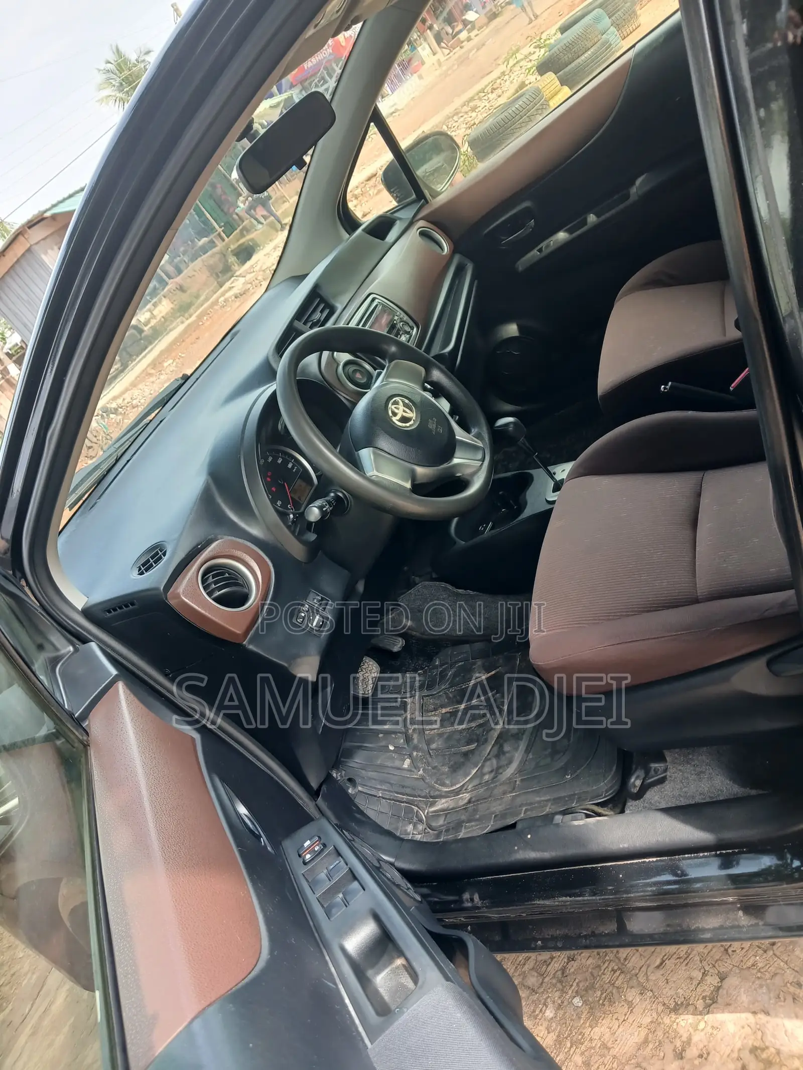 Toyota Vitz 2012 Black