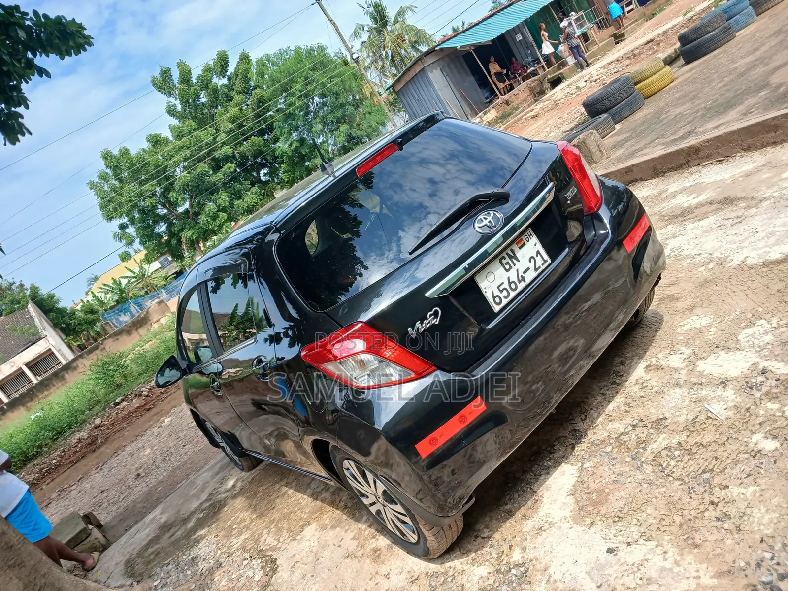 Toyota Vitz 2012 Black