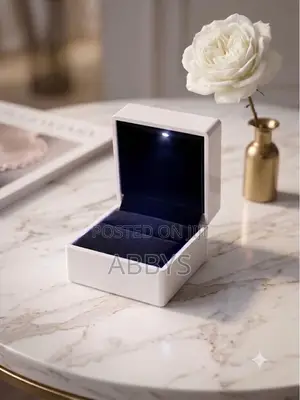 White Gloss Led Ring Case