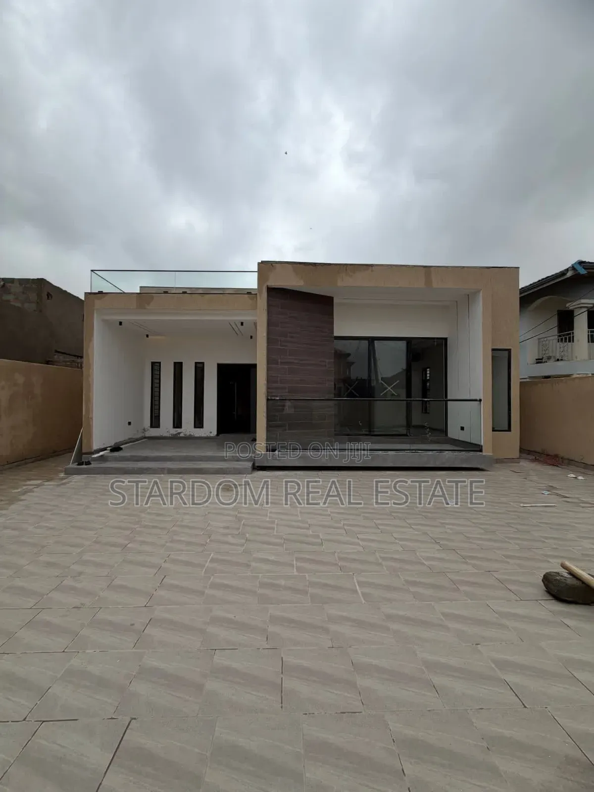 3bdrm Bungalow in Lakeside Estate for sale