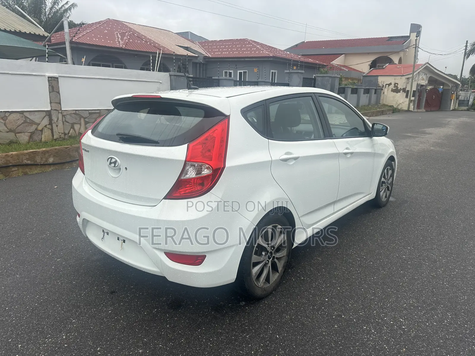 Hyundai Accent SE Hatchback 2016 White