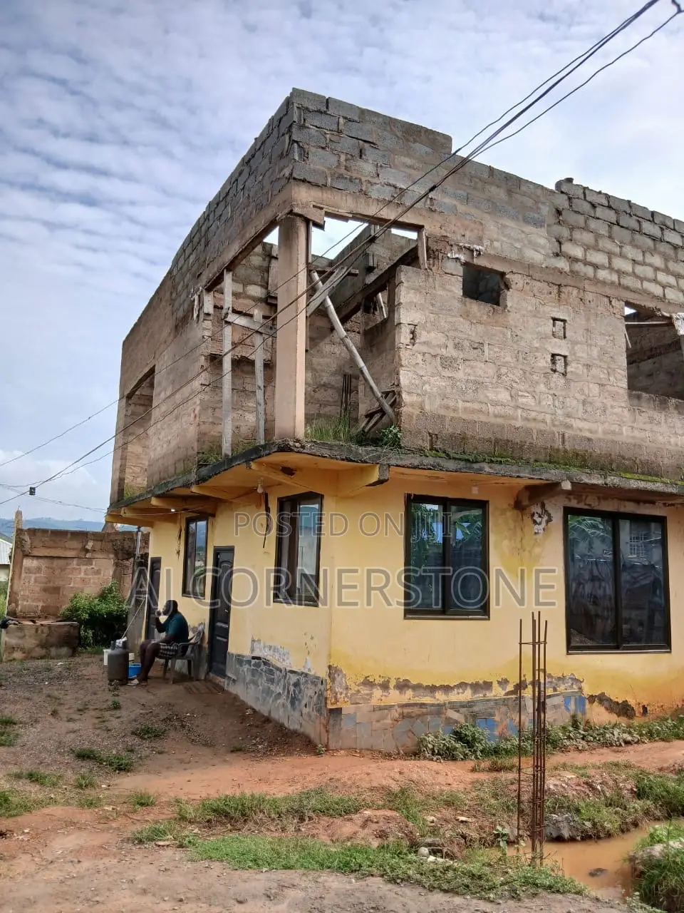 8bdrm House in Oyibi for sale