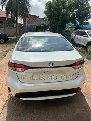 Toyota Corolla SE 2023 White