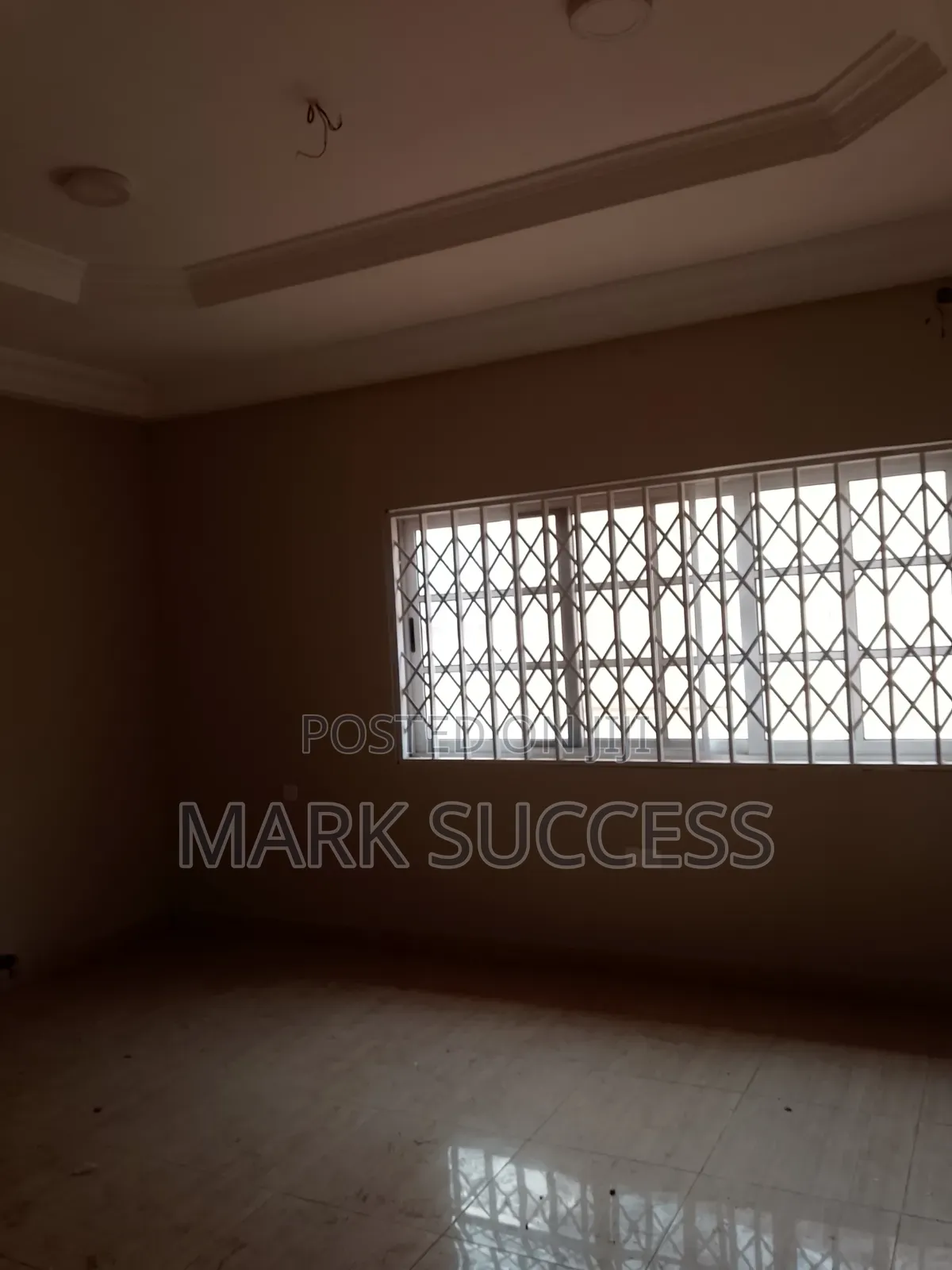 3bdrm Apartment in West Hills Mall Area for rent
