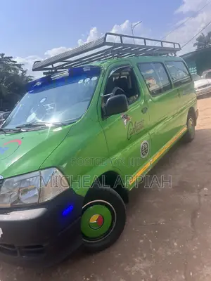 Toyota HiAce 2010 Green