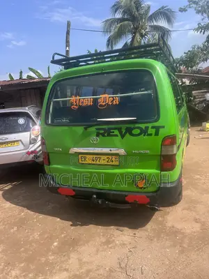 Toyota HiAce 2010 Green