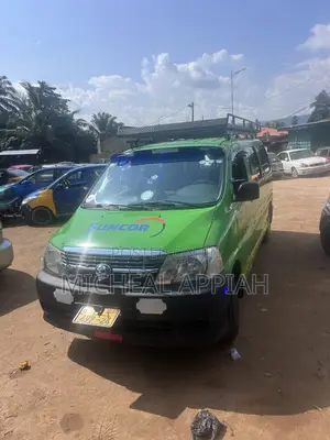 Toyota HiAce 2010 Green