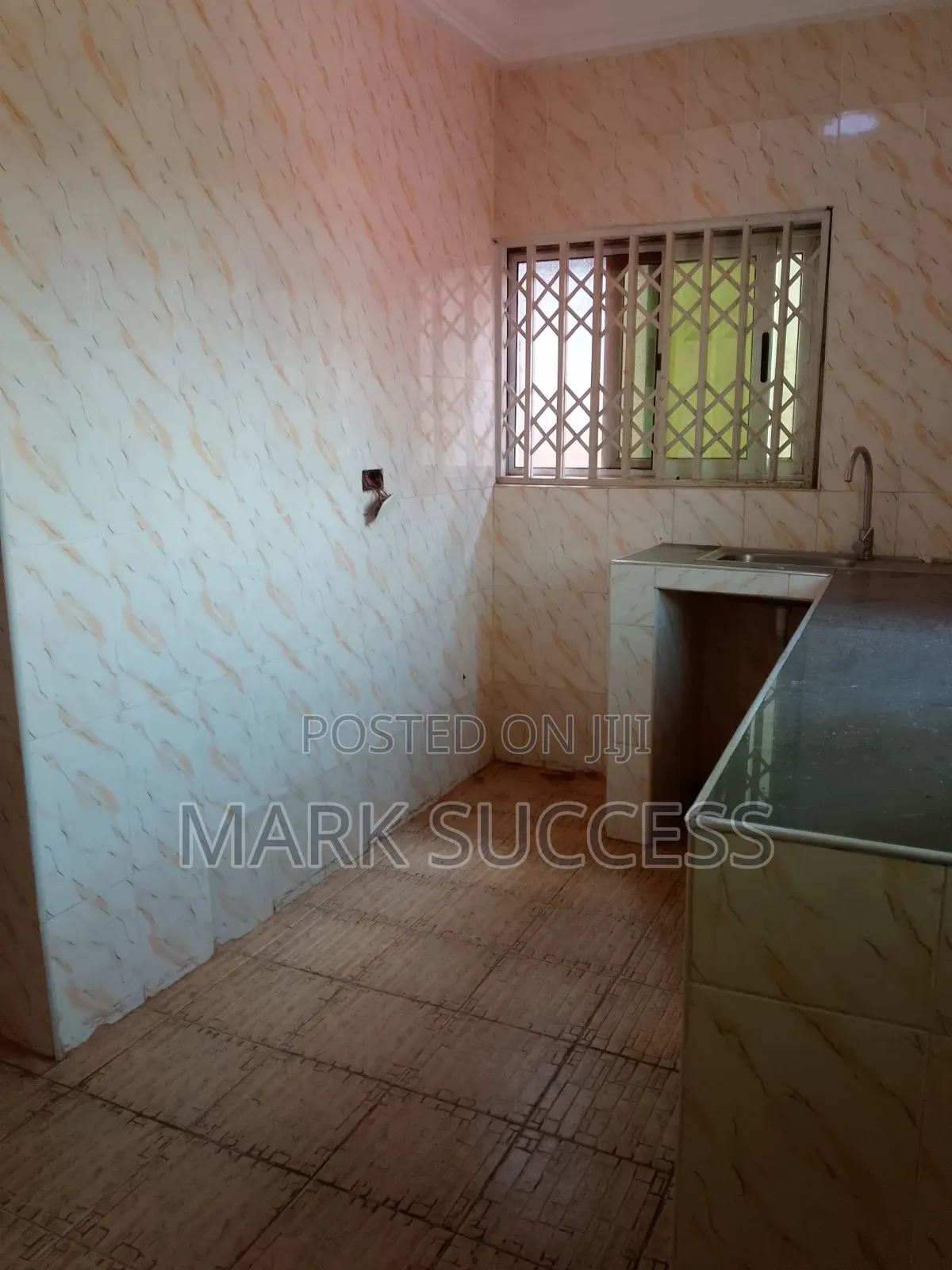 1bdrm Apartment in West Hills Mall Area for rent