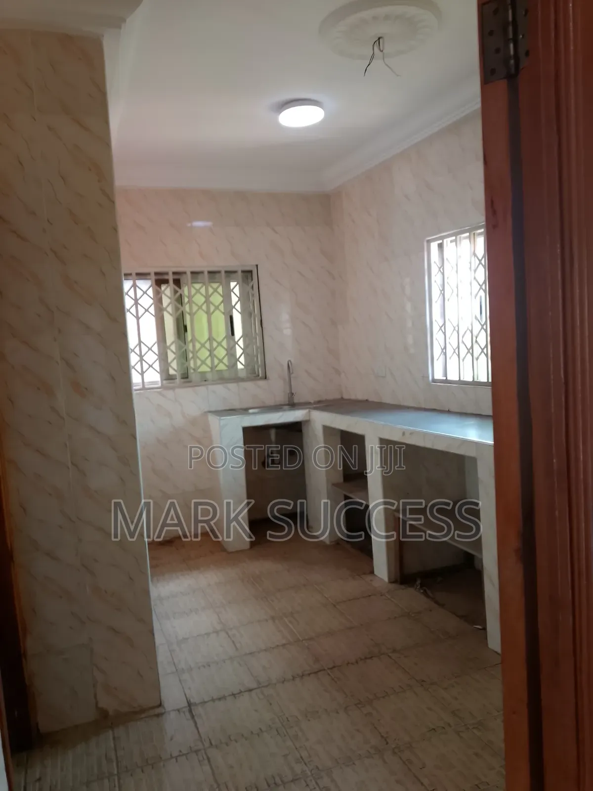 1bdrm Apartment in West Hills Mall Area for rent