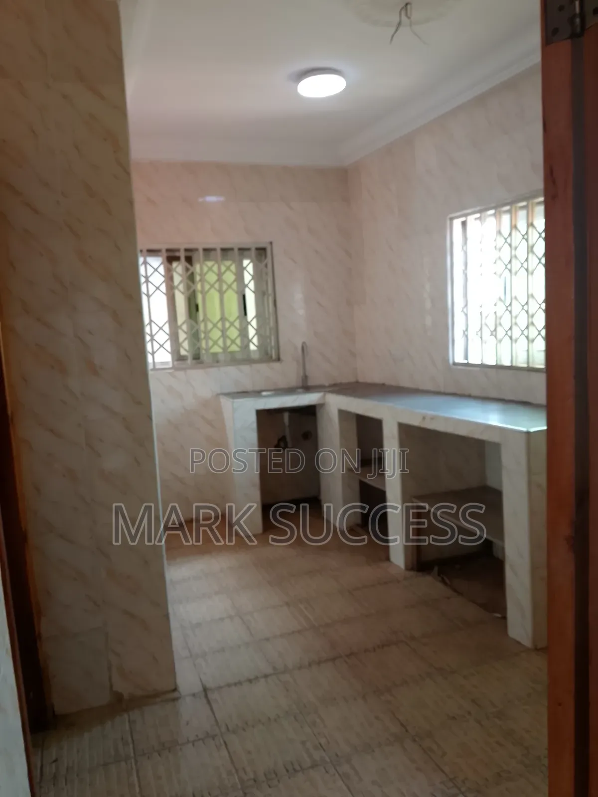 1bdrm Apartment in West Hills Mall Area for rent