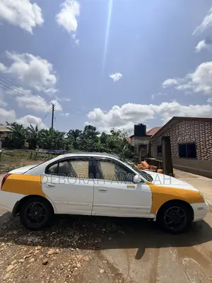 Hyundai Elantra GT 2002 White