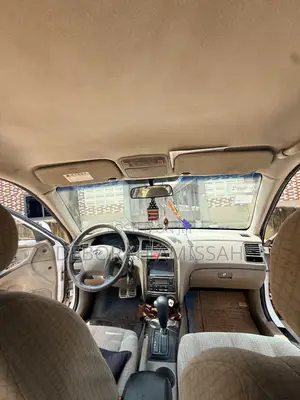 Hyundai Elantra GT 2002 White
