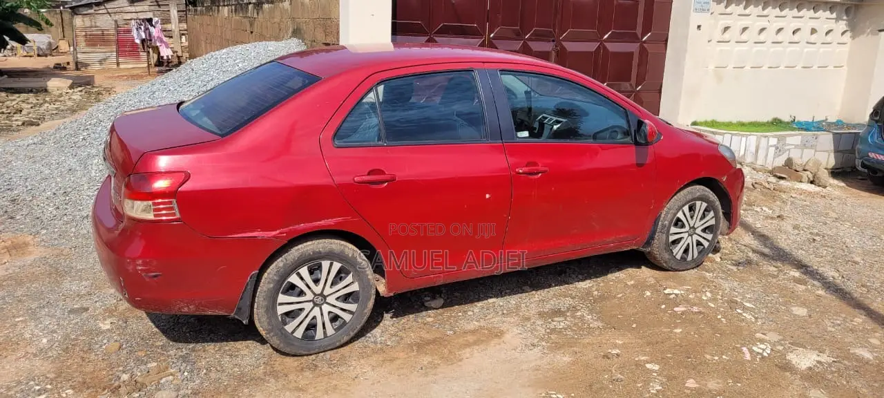 Toyota Yaris 2010 Red