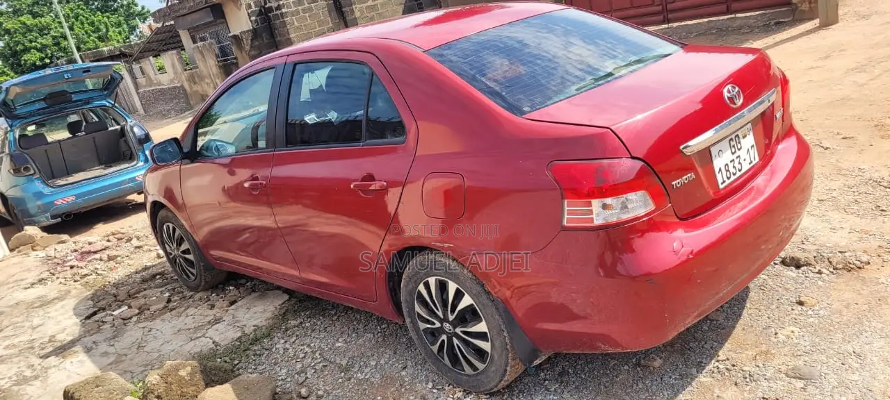 Toyota Yaris 2010 Red