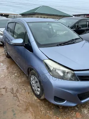 Toyota Vitz 1.3 AWD 5dr 2012 Blue