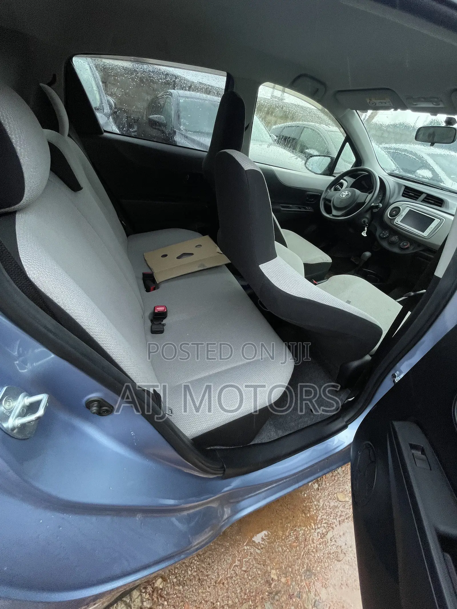 Toyota Vitz 1.3 AWD 5dr 2012 Blue