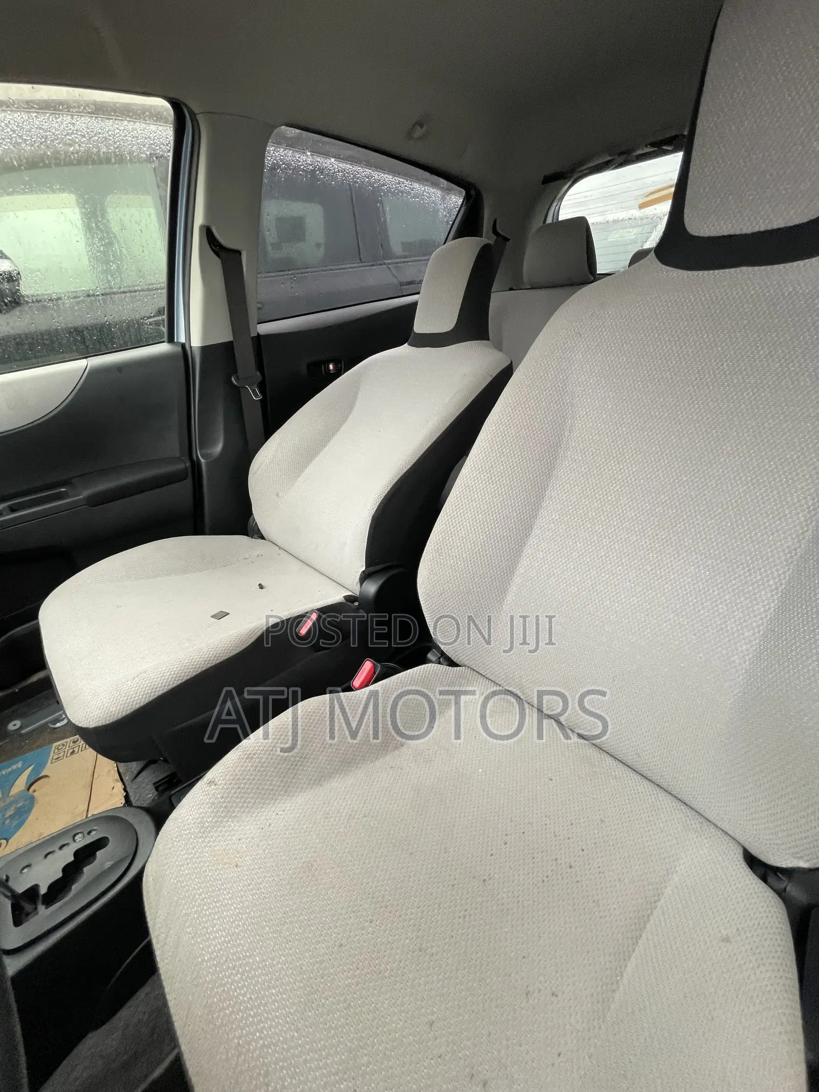Toyota Vitz 1.3 AWD 5dr 2012 Blue