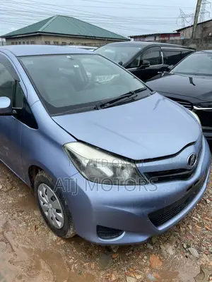 Toyota Vitz 1.3 AWD 5dr 2012 Blue