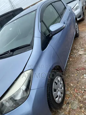 Toyota Vitz 1.3 AWD 5dr 2012 Blue