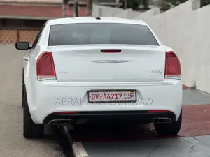 Chrysler 300C Base AWD 2016 Off white