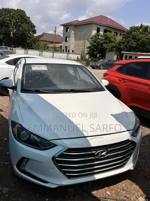 Hyundai Elantra SE Sedan FWD (2.0L 4cyl 6M) 2017 White