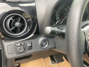 Toyota Vitz 1.3 AWD 5dr 2017 Black