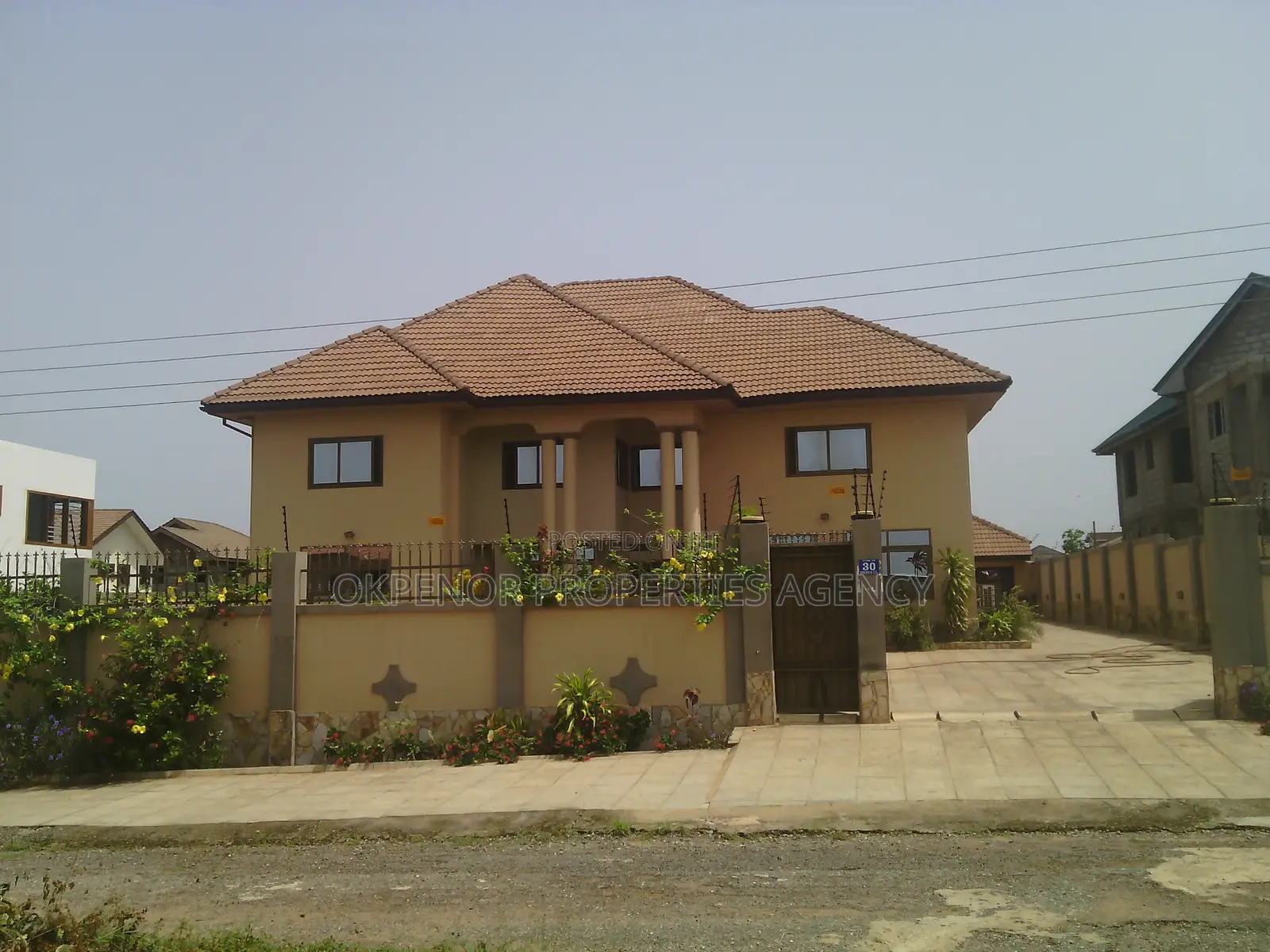 Furnished 6bdrm House in Community22, Tema Metropolitan for rent