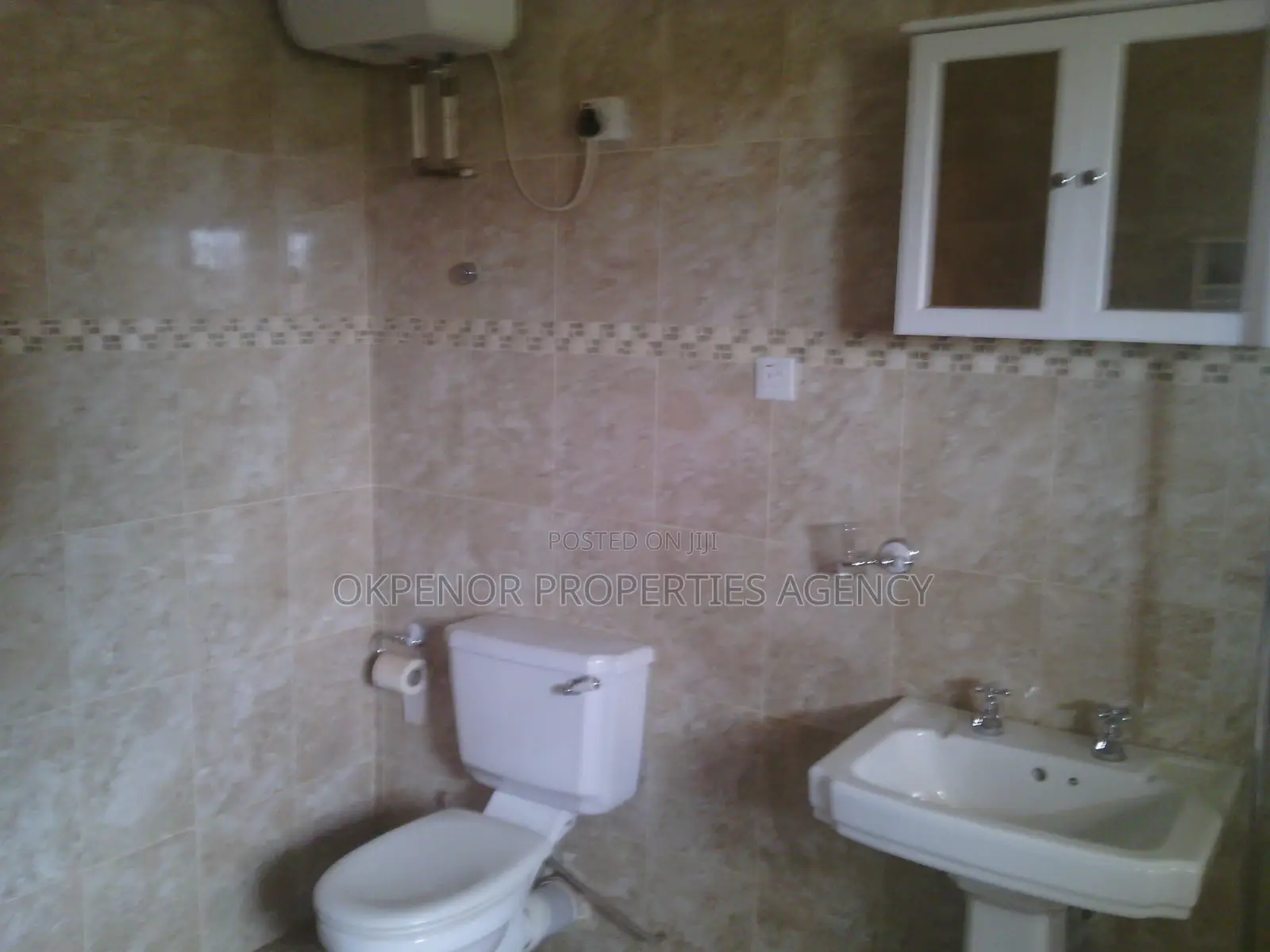 Furnished 6bdrm House in Community22, Tema Metropolitan for rent
