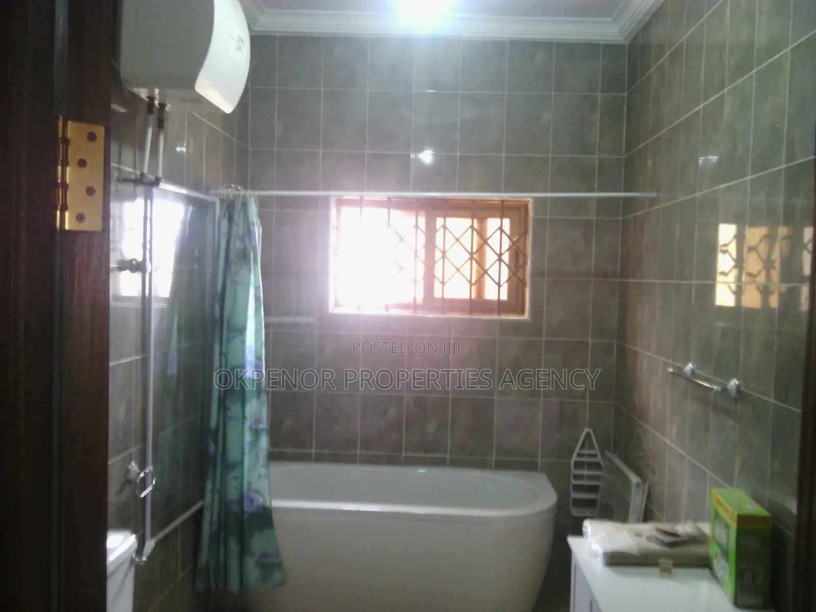 Furnished 6bdrm House in Community22, Tema Metropolitan for rent