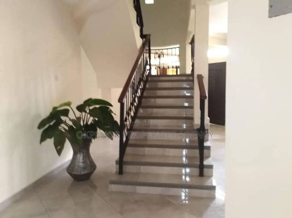 Furnished 6bdrm House in Community22, Tema Metropolitan for rent