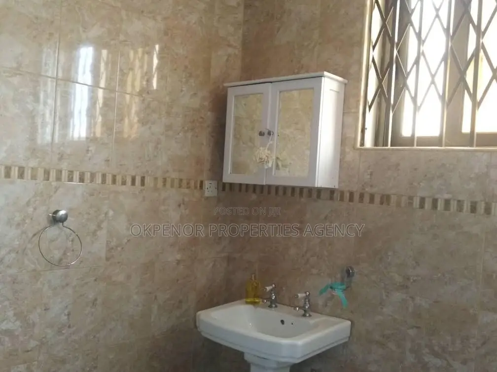 Furnished 6bdrm House in Community22, Tema Metropolitan for rent