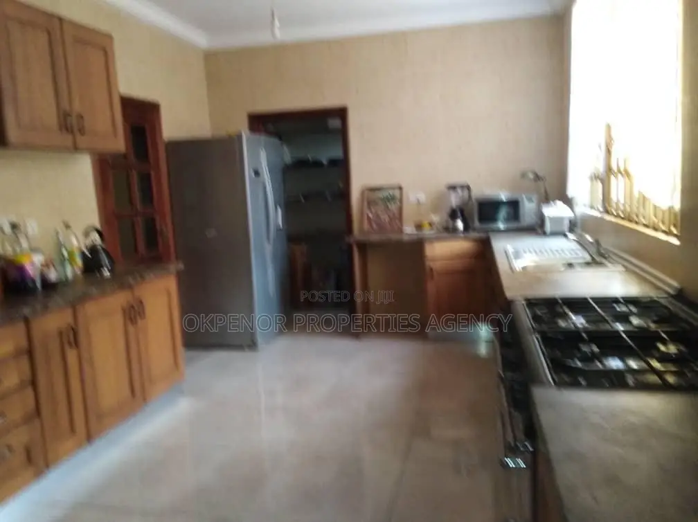 Furnished 6bdrm House in Community22, Tema Metropolitan for rent