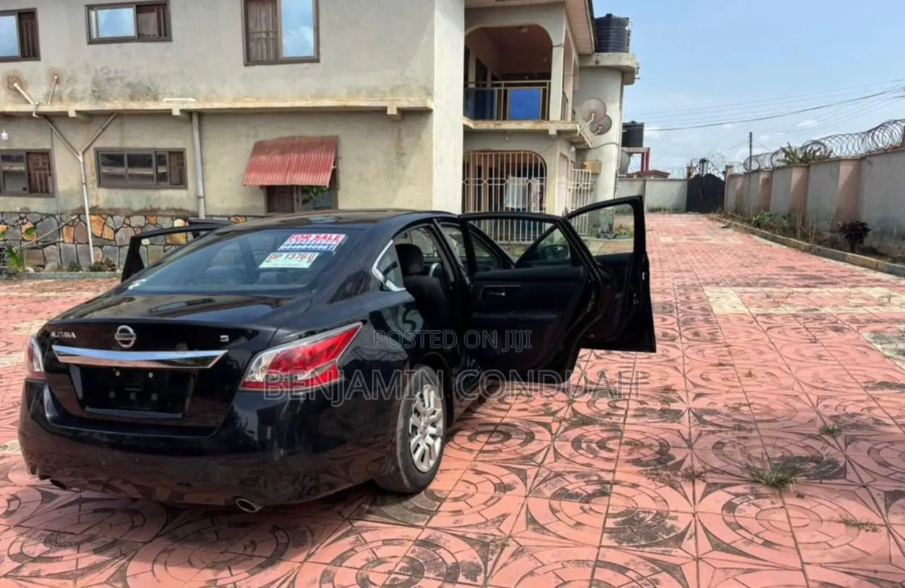 Nissan Altima 2.5 SV 4dr Sedan (2.5L 4cyl CVT) 2015 Black
