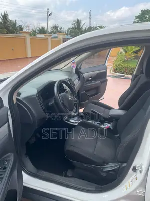 Mitsubishi Outlander 2018 White