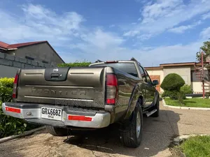 Nissan Frontier SE-V6 4x4 Long Bed Crew Cab 131 in. WB 2002 Brown
