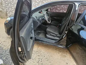 Toyota Yaris Base Hatchback 5dr 2010 Black