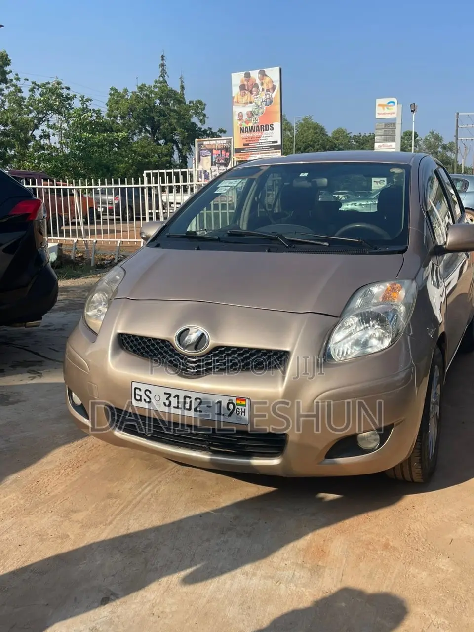 Toyota Vitz 2010 Beige
