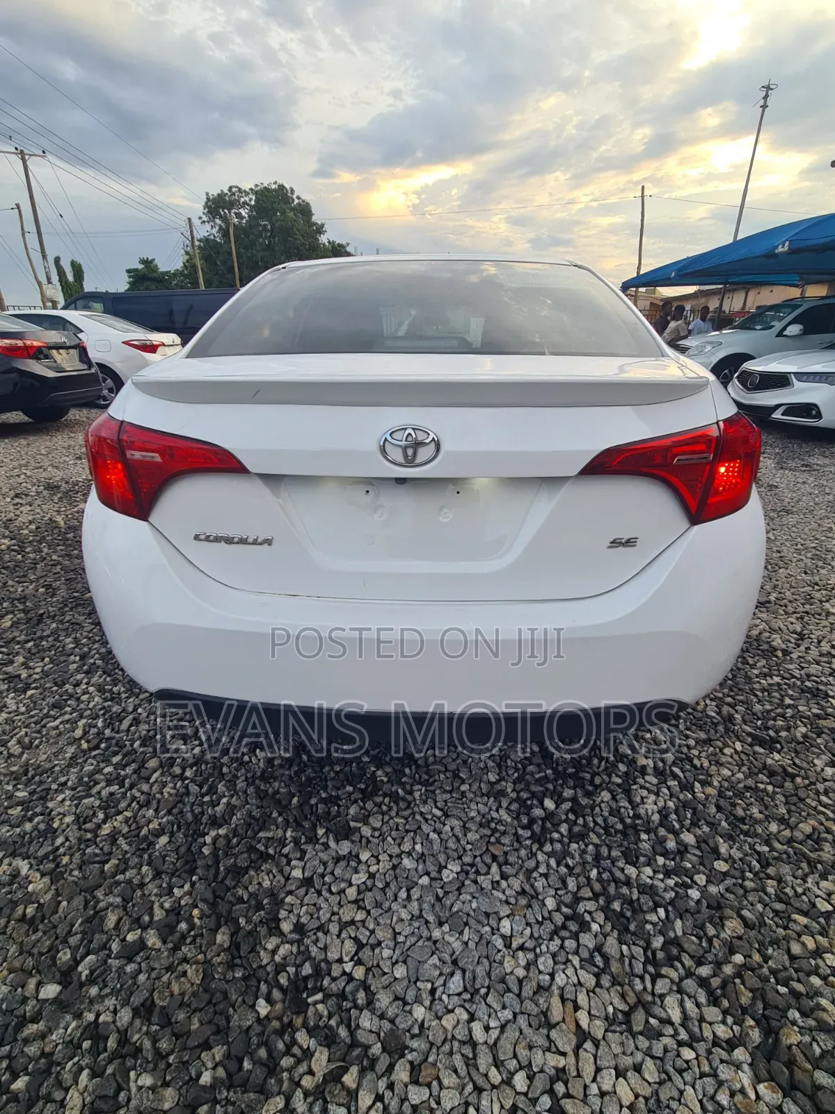 Toyota Corolla SE (1.8L 4cyl 6M) 2018 White