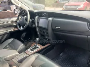 Toyota Fortuner 2022 White