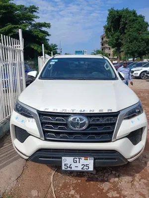 Toyota Fortuner 2022 White