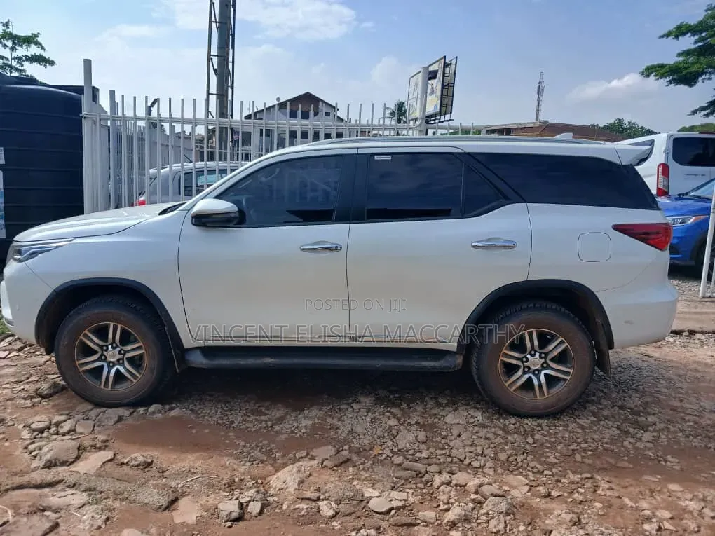 Toyota Fortuner 2022 White