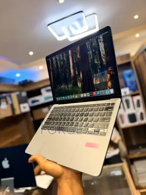 Laptop Apple MacBook Pro 2022 M2 8GB Apple M2 SSD 256GB