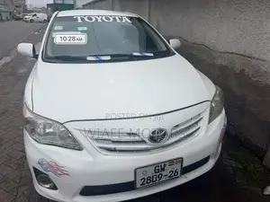 Toyota Corolla LE 4dr Sedan (1.8L 4cyl 4A) 2013 White
