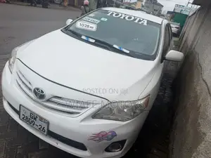 Toyota Corolla LE 4dr Sedan (1.8L 4cyl 4A) 2013 White