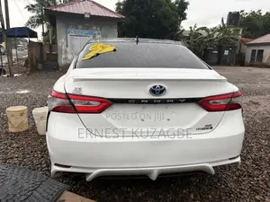 Toyota Camry 2019 White