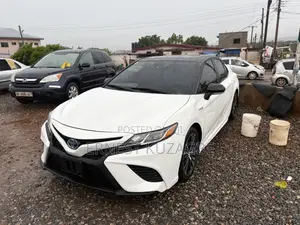 Toyota Camry 2019 White