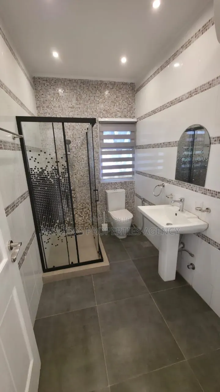 5bdrm House in Tema Community 12, Accra Metropolitan for rent