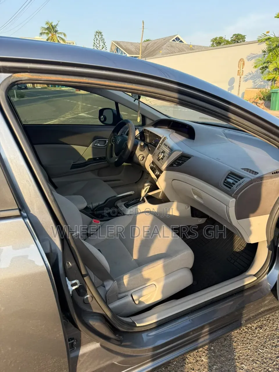Honda Civic 1.8 5 Door Automatic 2012 Gray